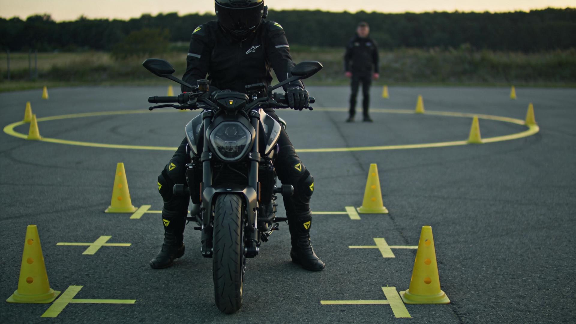 первые-шаги-после-первого-самостоятельного-круга-на-мотоцикле